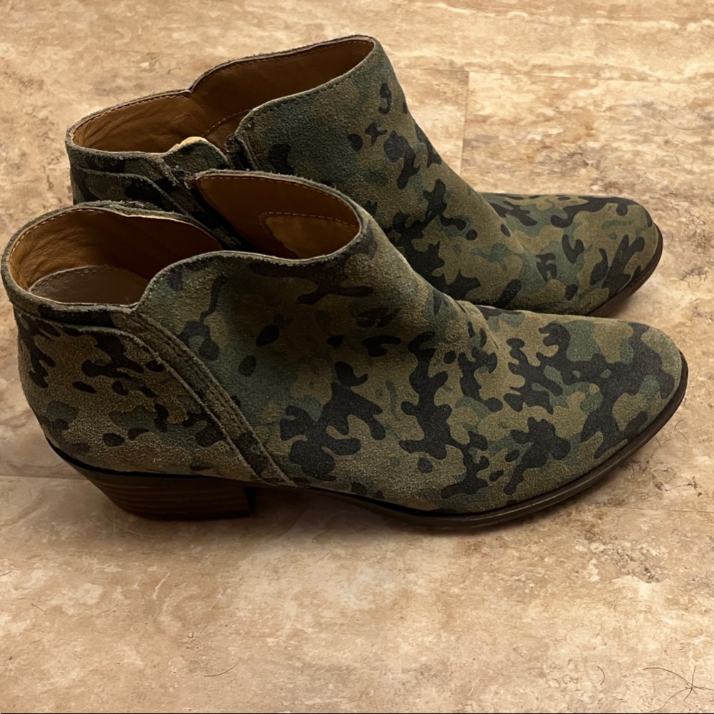 Lucky Brand Green Camouflage Ankle Booties